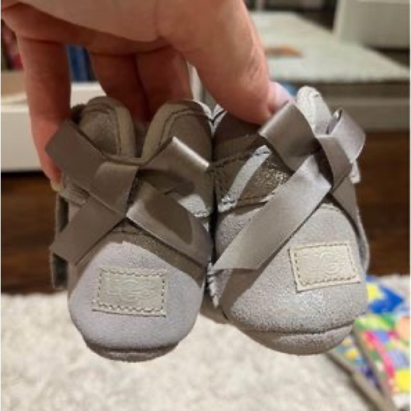 Infant UGGs - Silver with Bows - Picture 2 of 3